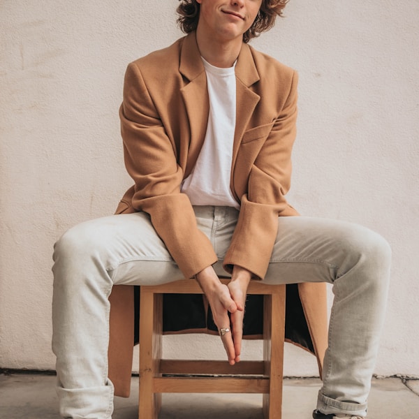 Uomo in abbigliamento Spacenk al caffè italiano